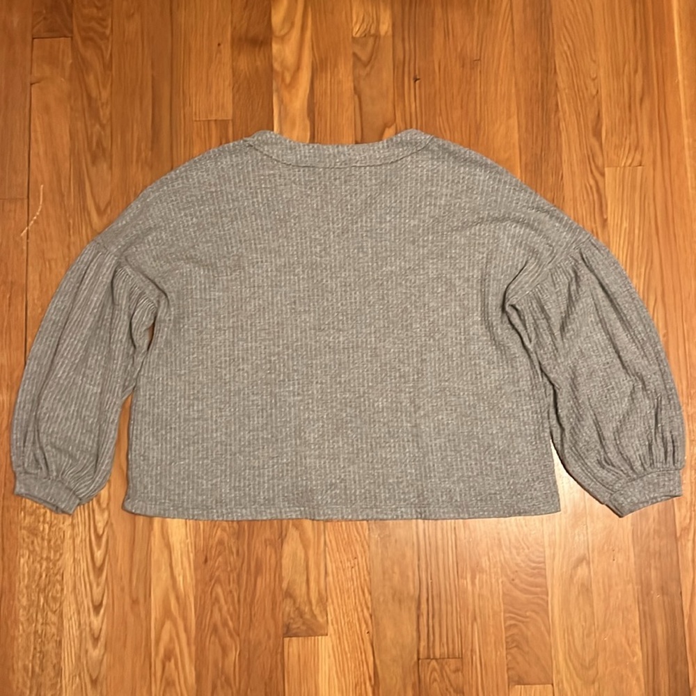 Vestique Gray waffle knit top v-neck top Size Small - Picture 9 of 12